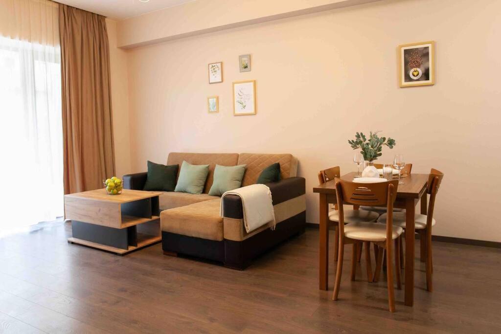 Gg Home - Cozy 1 Bedroom Apartment On Kazbegi Avenue 15 Τυφλίδα Εξωτερικό φωτογραφία